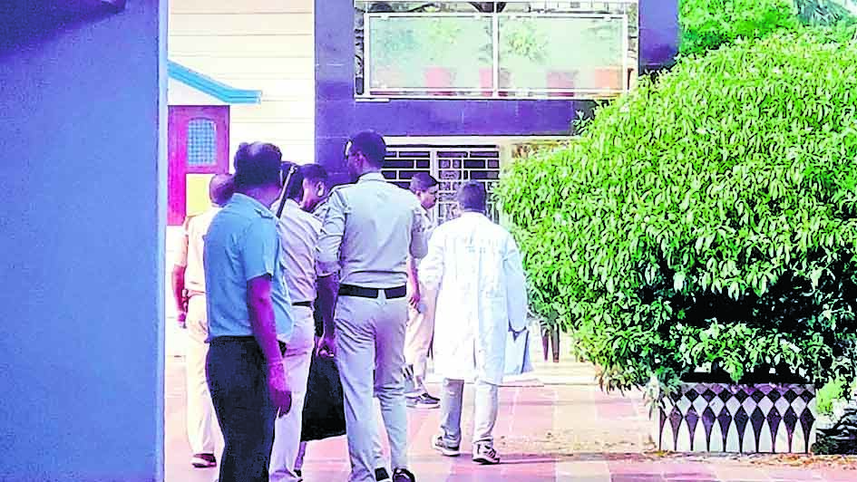 पृथ्वीराज और अजय की संपत्ति अटैच करने की प्रक्रिया शुरू