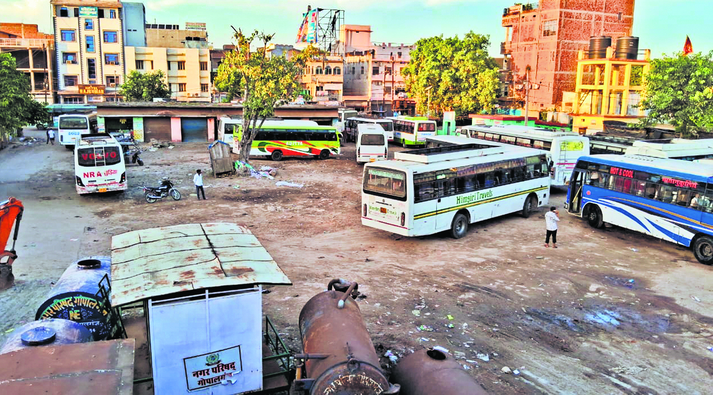 Gopalganj News : प्रभात खबर के खुलासे पर डीएम ने लगायी मुहर, सीओ, सीआइ, कर्मचारी और भू-माफिया पर केस दर्ज