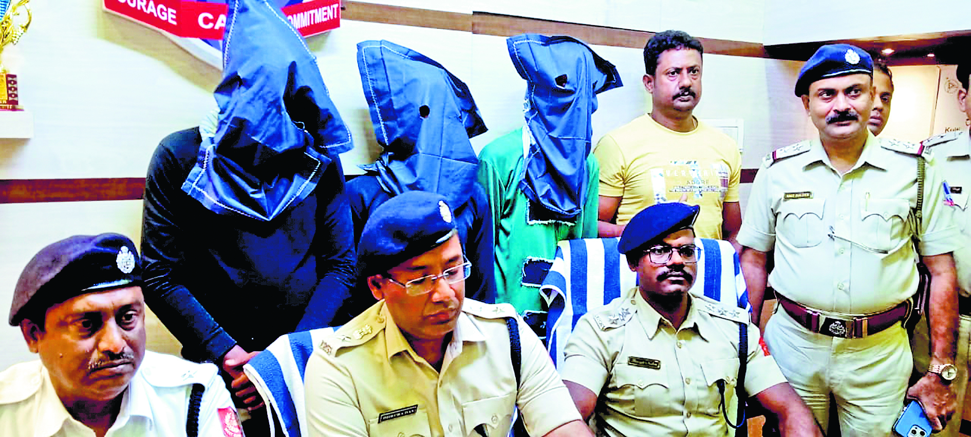 हाईजैक हुए ट्रक के साथ तीन आरोपी अरेस्ट