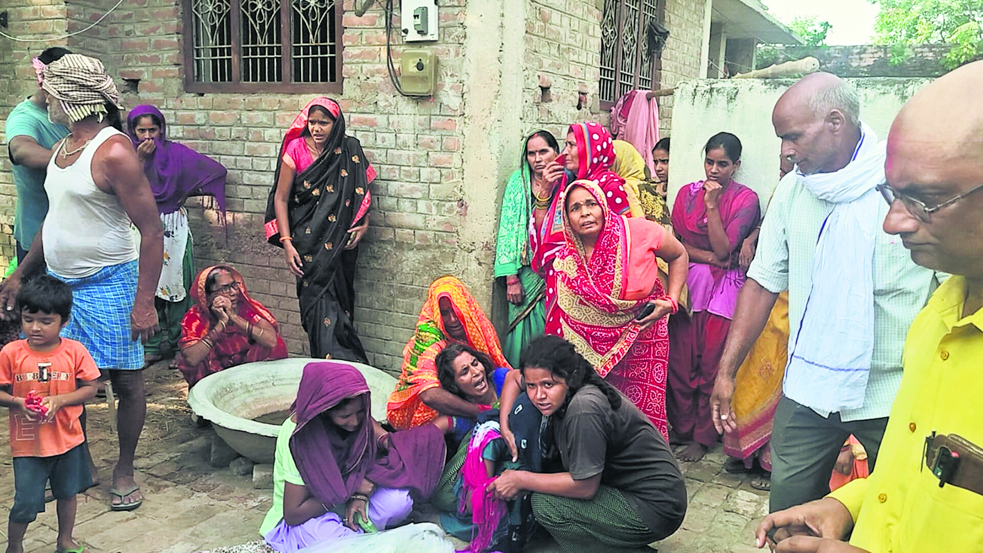 ट्रक की चपेट में आने से बाइक सवार युवक की मौत
