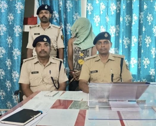 ढाका चाकूबाजी कांड का खुलासा, बाइक के साथ एक गिरफ्तार