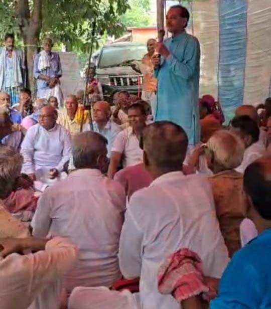 अपनी मांगों के समर्थन में जेपी सेनानियों ने दिया धरना