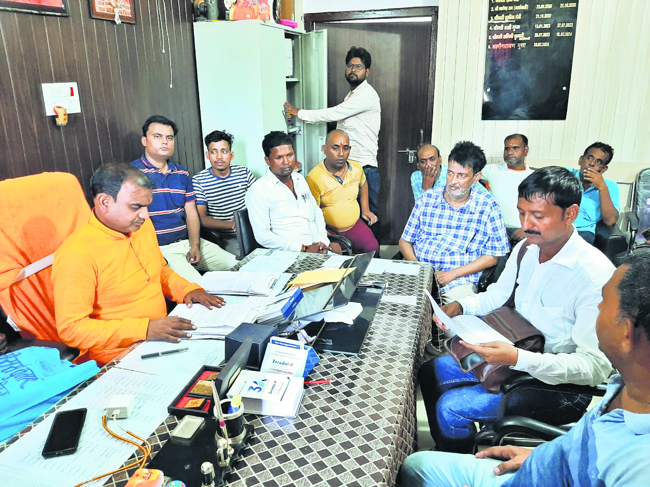 SARAN NEWS : शहर के विस्थापित दुकानदारों ने दी सामूहिक आत्मदाह की चेतावनी