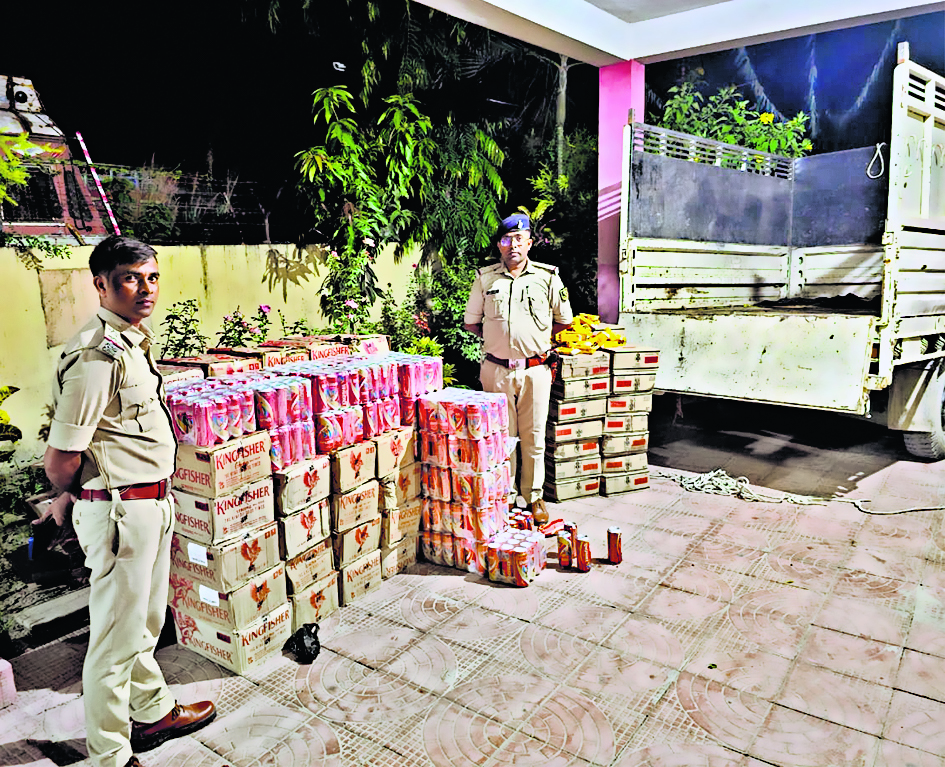 Gopalganj News : उत्तर प्रदेश से विदेशी शराब की खेप लेकर जा रहा पिकअप नीलगाय से टकराया, तस्कर की गयी जान