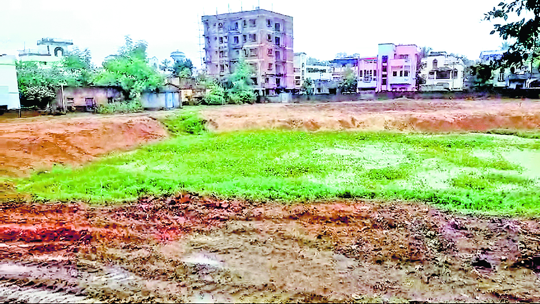 मास्टर सूर्यसेनपल्ली में पुरजोर विरोध से थमी तालाब भराई