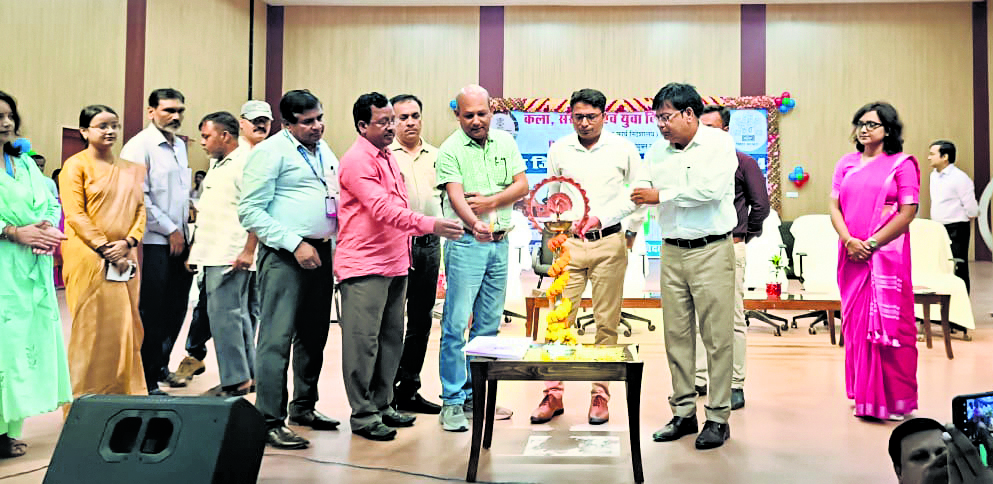saran news. सारण की धरती सांस्कृतिक रूप से उर्वरा, यहां के कलाकारों ने देश में लोहा मनवाया : डीएम