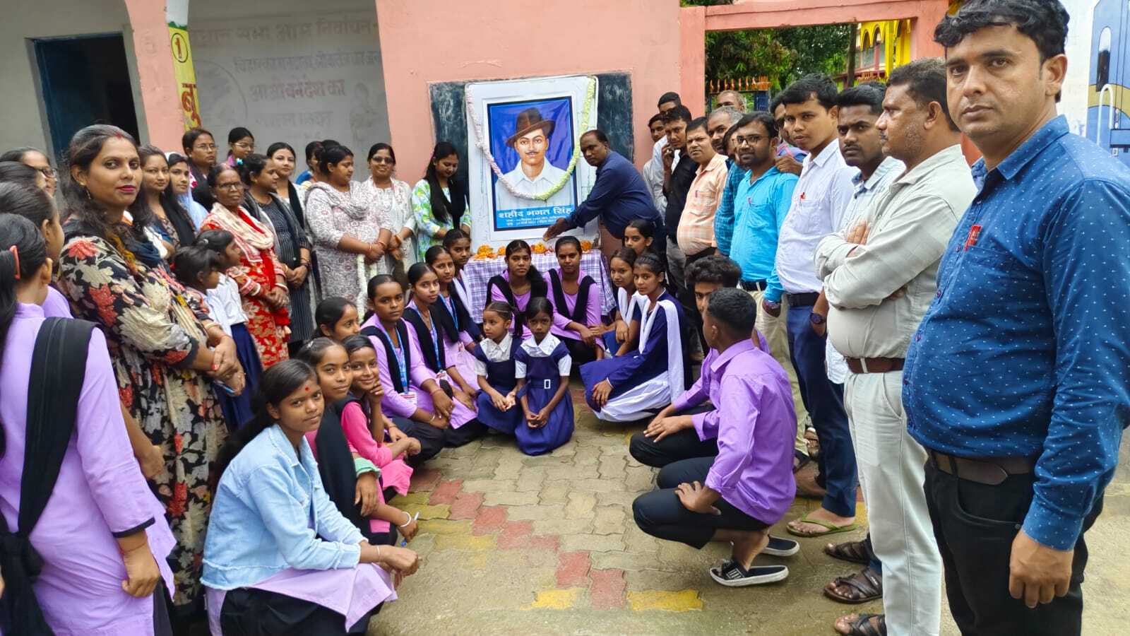 प्लस टू उत्क्रमित उवि गलगलिया में जयंती पर शहीद भगत सिंह दी गयी श्रद्धांजलि