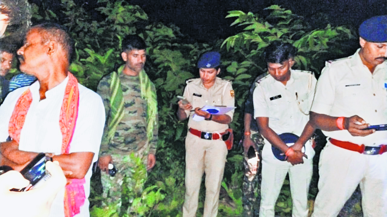 Aurangabad News : ग्रामीणों के उकसावे पर पुत्र ने टांगी से काटकर की पिता की हत्या