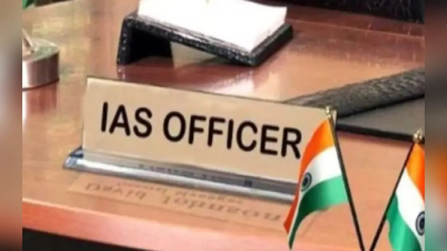 Bihar IAS Transfer: बिहार में 43 IAS अधिकारियों का तबादला, 12 जिलों के डीएम इधर से उधर