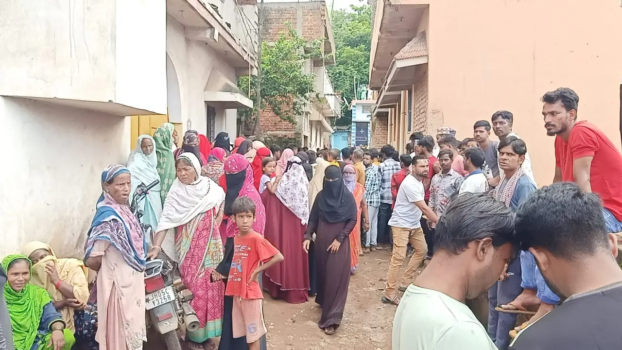 कपाली : शादी के सात माह बाद ही पत्नी की चापड़ से हत्या कर पति ने लगायी फांसी