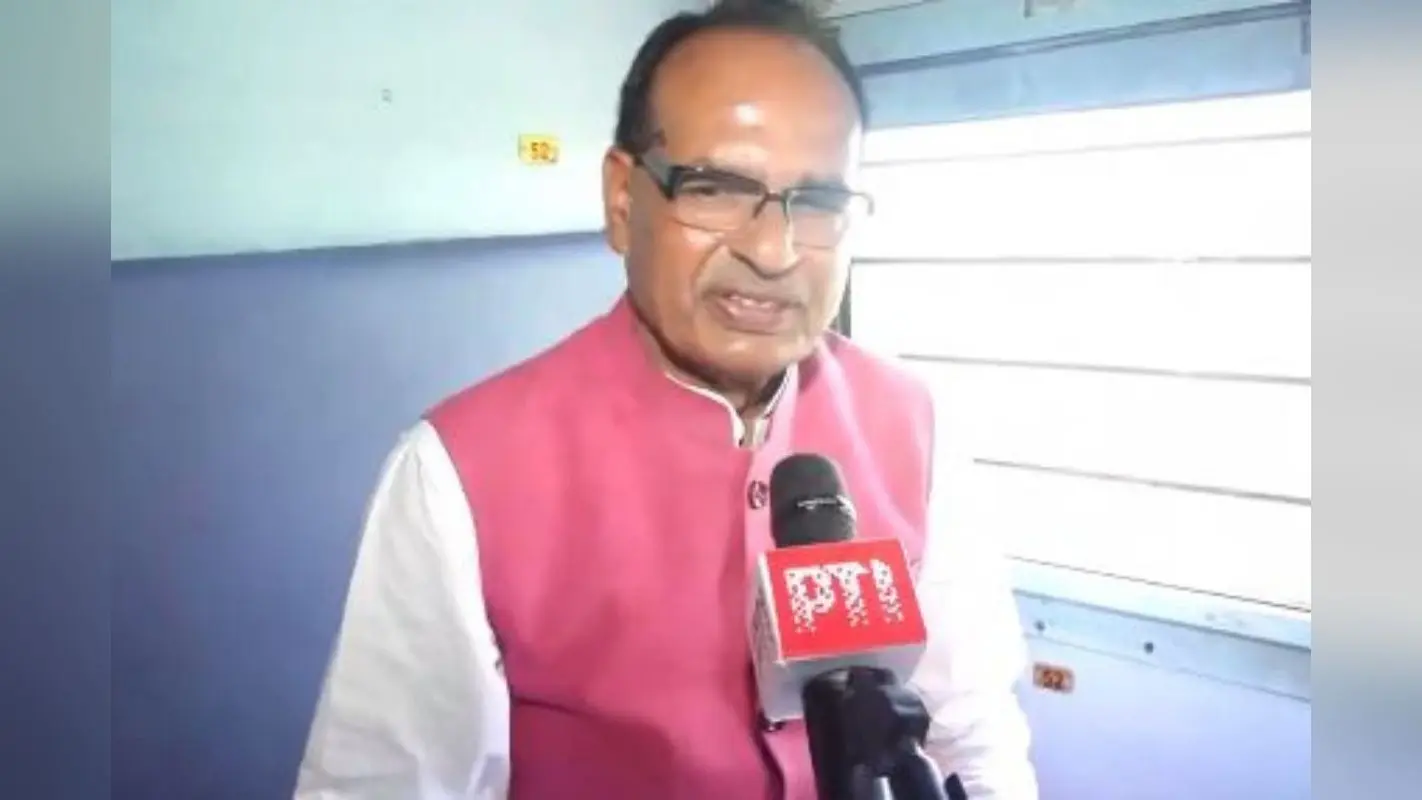 ‘झारखंड सरकार ने राज्य को कर दिया बर्बाद’, ट्रेन के स्लीपर कोच से सफर करते वक्त बोले शिवराज सिंह चौहान