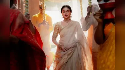 Aditi Rao Hydari’s Maheshwari Tissue Lehenga look: अगर आप भी चाहती है अपनी शादी में अलग दिखना तो ये मिनमल लुक है आपके लिए बेस्ट