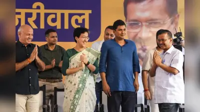 दिल्ली की राजनीति में केजरीवाल का दांव, पढ़ें राजकुमार सिंह का विशेष आलेख