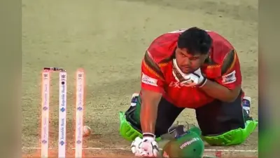 CPL में अजीबोगरीब तरीके से आउट होने के बाद आजम खान ने दर्द से गर्दन पकड़ी