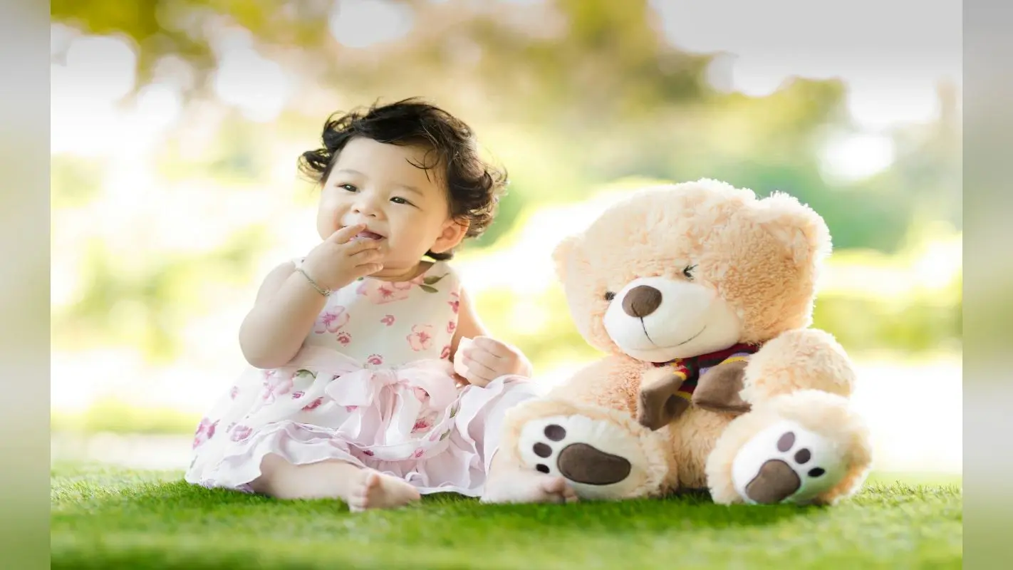 Baby Names: अपनी बेटी के लिए एक रॉयल नाम की कर रहे तलाश? यह लिस्ट आएगी आपके काम