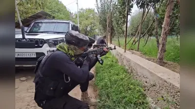 Jammu And Kashmir: जान बचाकर भाग रहा था आतंकी, सेना के जवानों ने दौड़ाकर मार गिराया, सामने आया वीडियो