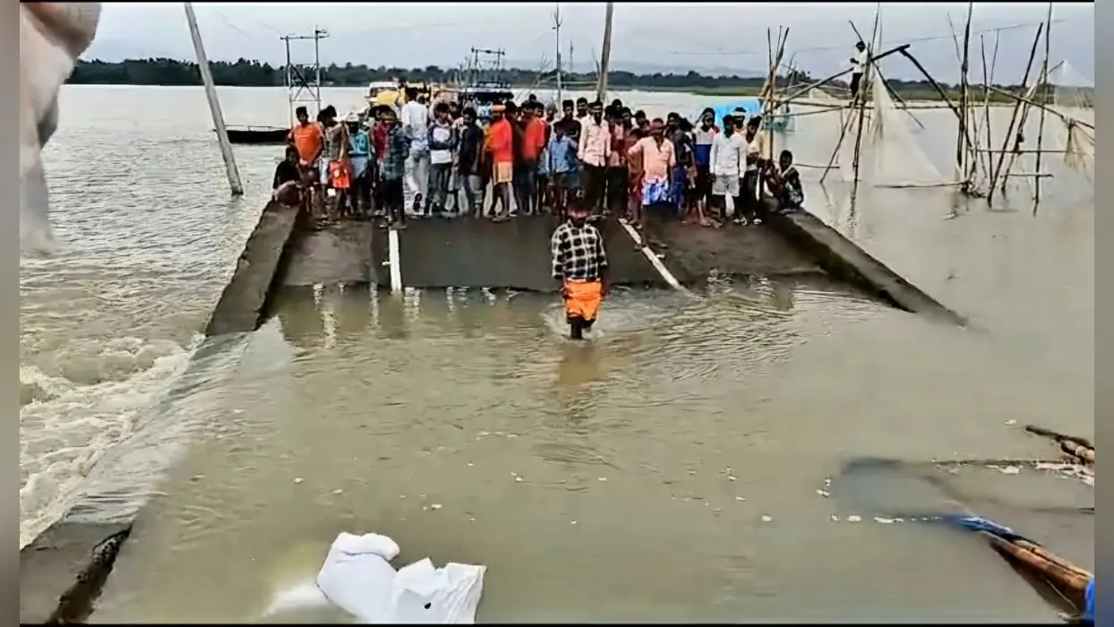 Bihar News: भागलपुर में गंगा के तेज बहाव में धंसा पुल, कई गांवों का संपर्क टूटा, आवागमन ठप