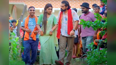 Bhojpuri Song : भोजपुरी म्यूजिक में दशहरा की आहट, धूम मचा रहा राकेश मिश्रा का गाना “चंदा कटाई भउजी”