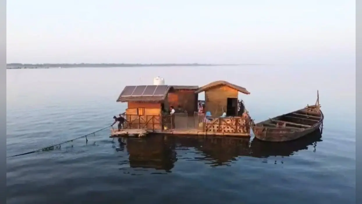 सरकार से मदद मांगने बक्सर से पटना पहुंचेगा ‘फ्लोटिंग हाउस’, बाढ़ पीड़ितों के लिए बन सकता है तिनके का सहारा…