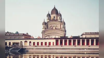 Durga Puja 2024: पूजा की छुट्टियों को बनाएं खास, परिवार के साथ मां दुर्गा के इन प्रसिद्ध मंदिरों की करें दर्शन