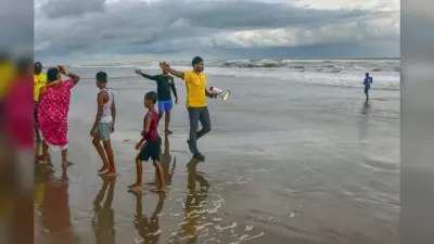 Odisha News: पुरी के पास तट से टकराया गहरे दबाव का क्षेत्र, भारी बारिश की आशंका, 10 जिलों में अलर्ट