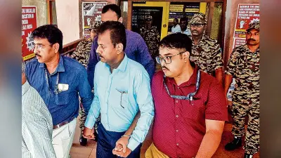 अदालत परिसर में लगे नारे डॉ संदीप घोष को फांसी दो…