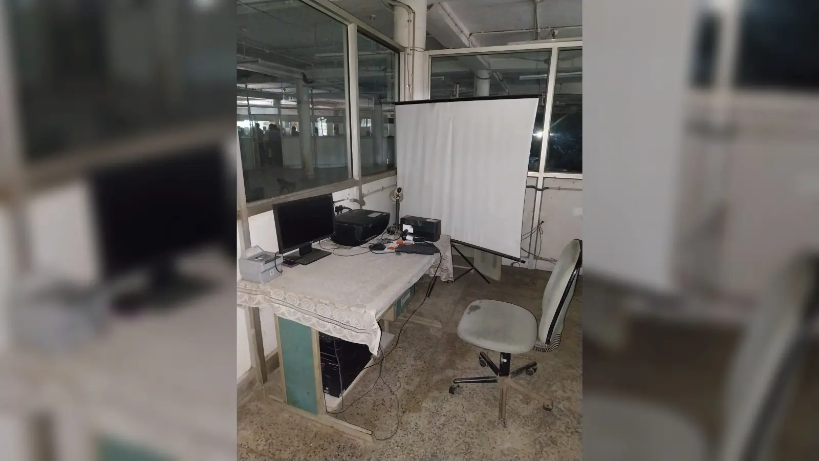 प्रधान डाकघर में तीन माह से नहीं बन रहा आधार कार्ड, निराश लौट रहे लोग