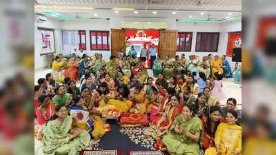 राणी शक्ति दादी जी के हाथ व पैरों में लगायी मेहंदी, गाये भजन
