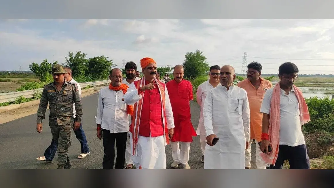 Darbhanga News: सांसद ने दरभंगा एम्स के प्रस्तावित स्थल का किया निरीक्षण