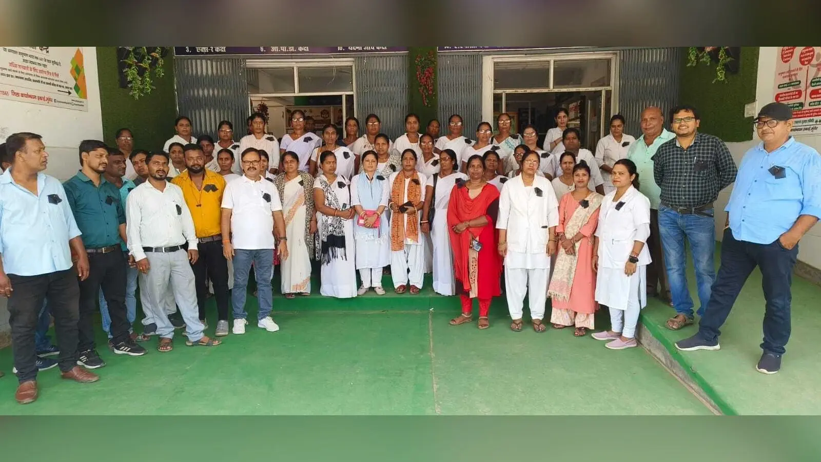 एनपीएस व यूपीएस के विरोध में कर्मियों ने किया प्रदर्शन, ओपीएस लागू करने की मांग की