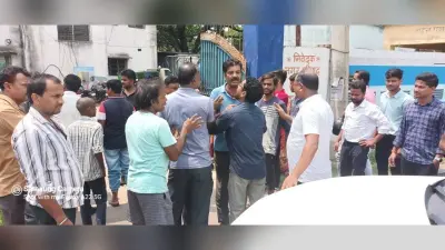 Dhanbad News :चार दिनों से जलापूर्ति ठप, लोगों ने किया नप कार्यालय में हंगामा