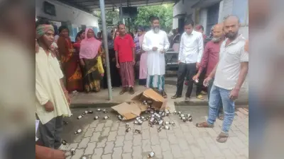 बेलवा पीएचसी में दवा नहीं दिये जाने पर मरीजों ने जमकर किया हंगामा