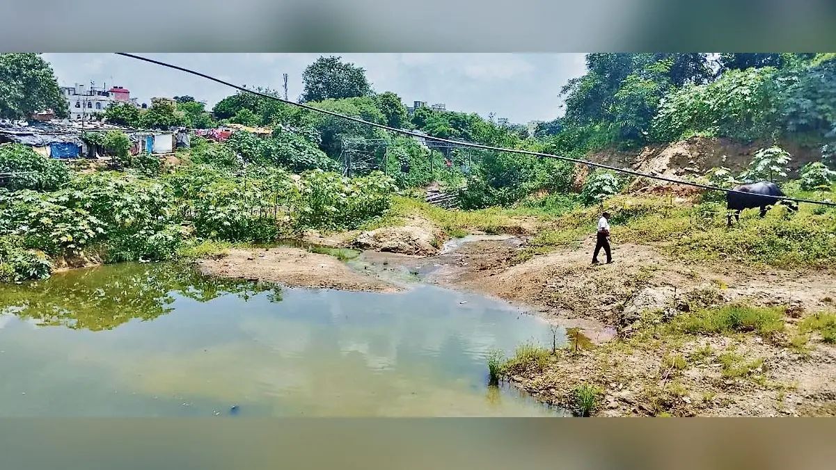 Ranchi news : बिरसा चौक पर नया आरओबी का निर्माण कार्य बारिश के कारण रुका