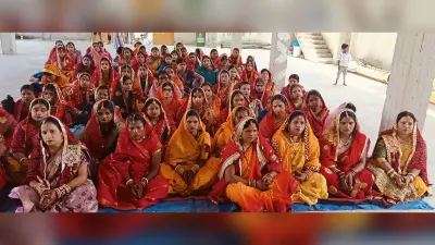 पति की लंबी उम्र के लिए सुहागिनों ने रखा निर्जला उपवास
