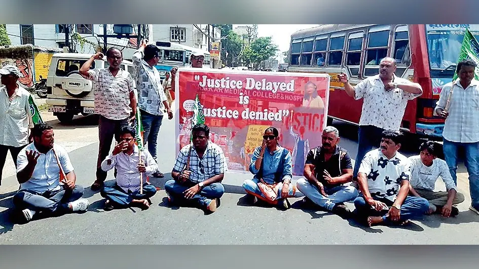 जामुड़िया में भाजपा का चक्का जाम