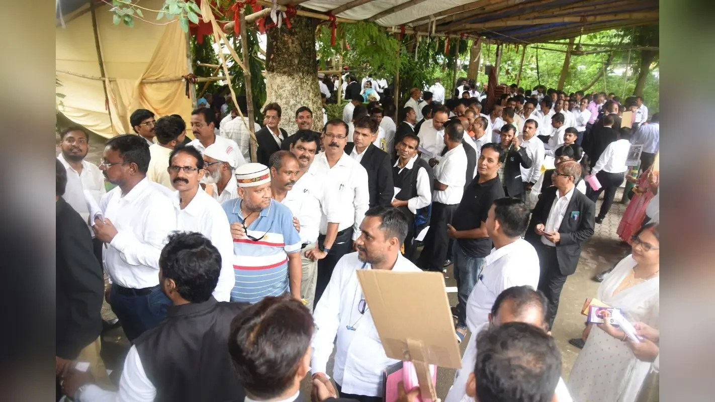 Jamshedpur News : जिला बार एसोसिएशन की नयी और तदर्थ कमेटी क्यों है आमने-सामने