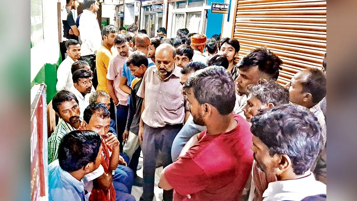 डॉक्टर के चेंबर में मिली पंखे पर झूलती मिली कंपाउंडर की लाश, आत्महत्या या साजिश, जांच में जुटी पुलिस
