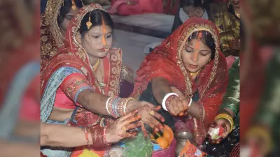 DHANBAD NEWS :निर्जला उपवास कर सुहागिनों ने की पति की लंबी आयु की कामना