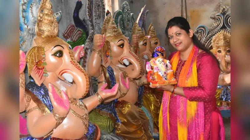 DHANBAD NEWS : पंडालों में पधारे महाराज, आज पूजे जायेंगे विघ्नहर्ता, गणपति बप्पा मोरया से गूंजा इलाका