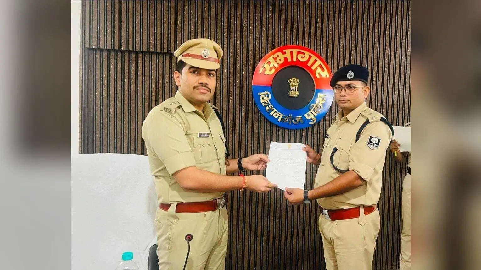 जिले के 15 पुलिस पदाधिकारियों व 7 कांस्टेबल को एसपी ने किया सम्मानित