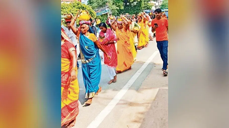 भव्य कलश यात्रा के साथ शुरू हुआ श्रीगणेश महायज्ञ