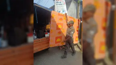 Dhanbad News : शूटर अमन सिंह हत्या के आरोपित आशीष रंजन के घर हुई कुर्की, बेड-पंखा समेत कई सामान जब्त कर ले गयी पुलिस