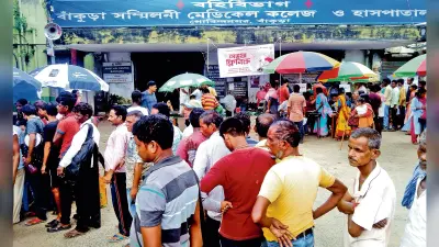 अस्पताल के आउटडोर के बाहर जूनियर डॉक्टरों ने चलाया ‘अभया क्लिनिक’