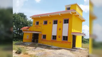 Giridih News : 55 लाख की लागत से बने आरोग्य केंद्र का लोगों को नहीं मिल रहा लाभ