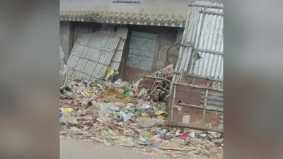 स्वच्छता कर्मी की हड़ताल से पंचायत में लगा कचरे का अंबार