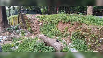 Ranchi news : पहाड़ी मंदिर के निचले हिस्से का अतिक्रमण, गार्डवॉल नहीं बनने से मिट्टी का हो रहा कटाव