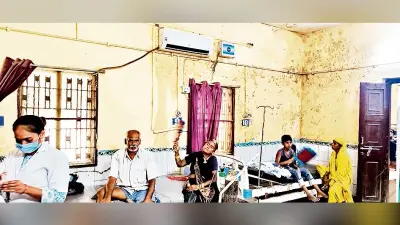 Gopalganj News : मॉडल सदर अस्पताल के इमरजेंसी वार्ड में डॉक्टर के चेंबर में एसी, पंखे के सहारे इलाज करा रहे हैं मरीज