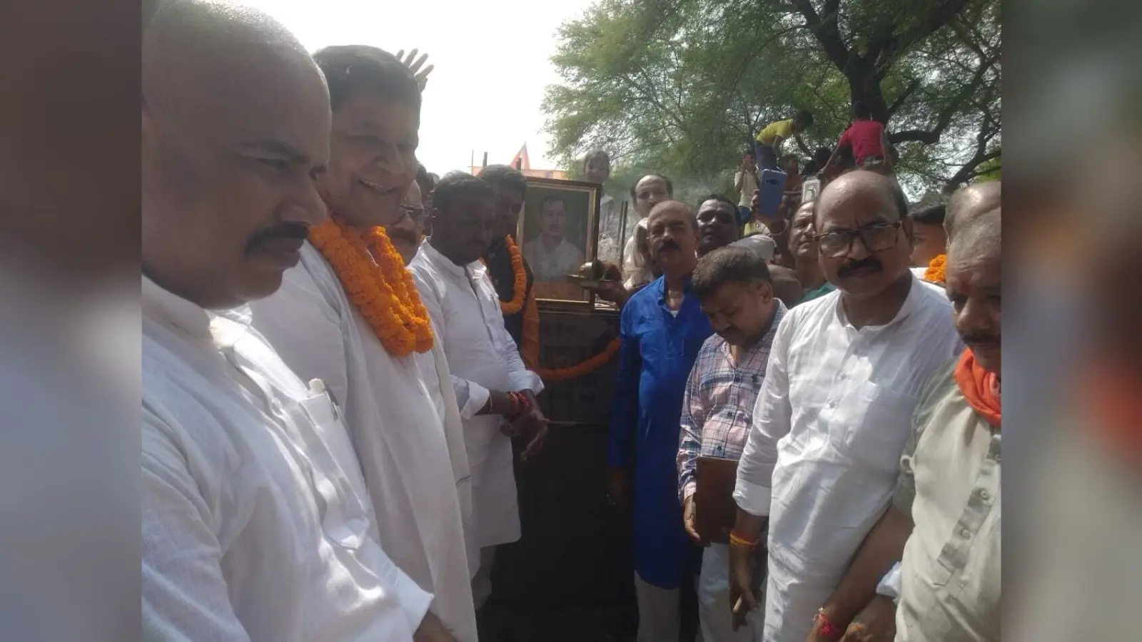 स्वतंत्रता सेनानी अमर शहीद रामफल मंडल के आदमकद मूर्ति का हुआ शिलान्यास