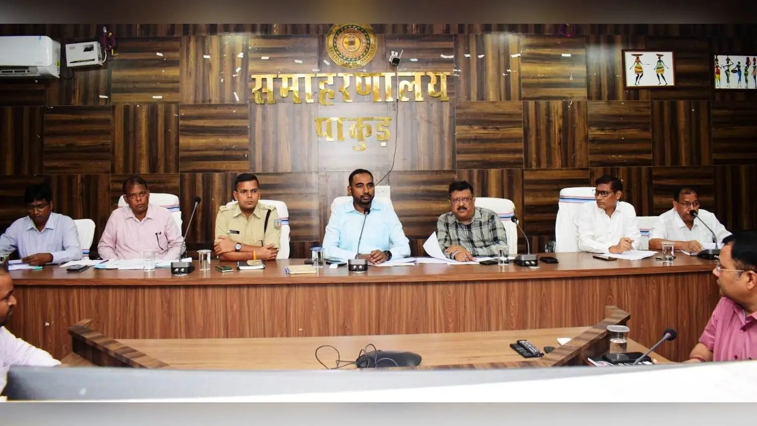 योग्य लाभुकों को अबुआ आवास, मंईयां पेंशन योजना का दें लाभ : डीसी