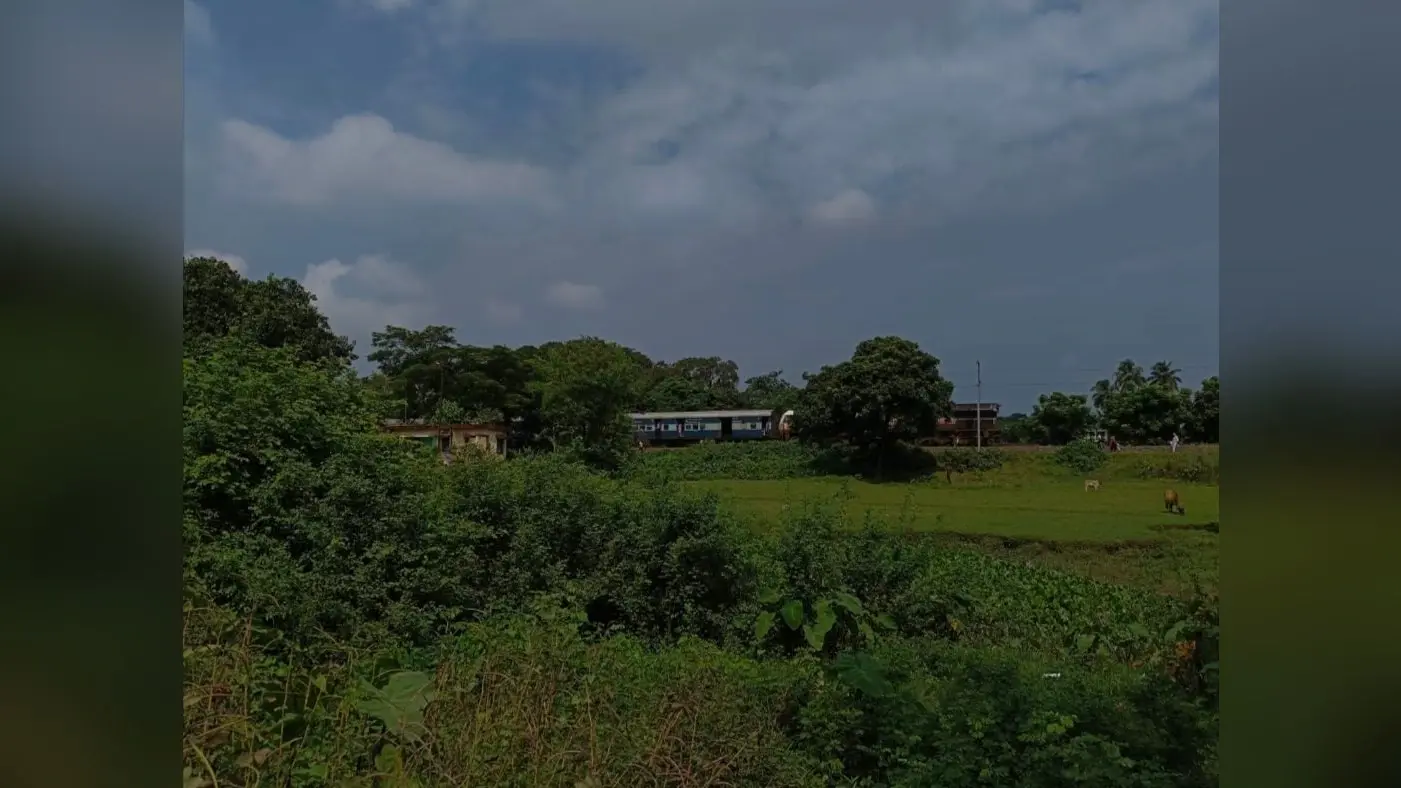 कटिहार सिलीगुड़ी एक्सप्रेस के स्टेशन पर बिना रूके आगे बढ़ने अफरा-तफरी